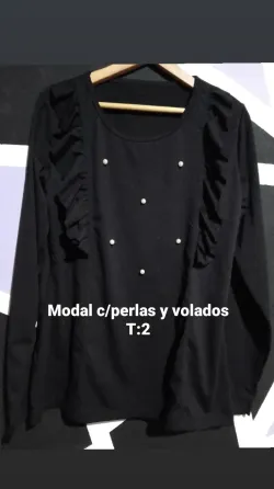 Remera negra con volado y perlas Santa Fe ciudad