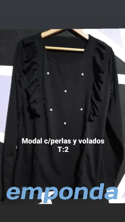 Remera negra con volado y perlas Santa Fe ciudad - imagen 1