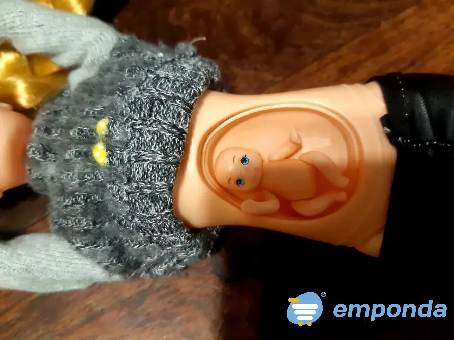 Barbie embarazada con sorpresa y bebé incluido Almagro - imagen 3