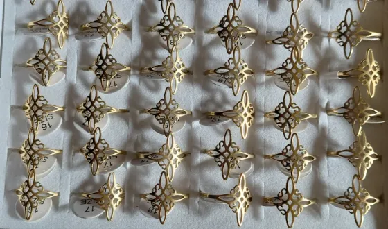 Anillos nudo de bruja acero quirúrgico y dorado La Matanza