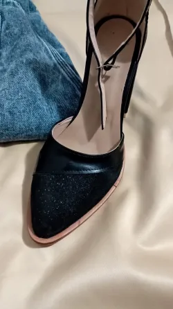 Zapatos negros con brillo. Florencio Varela