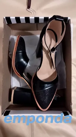 Zapatos negros con brillo. Florencio Varela - imagen 1