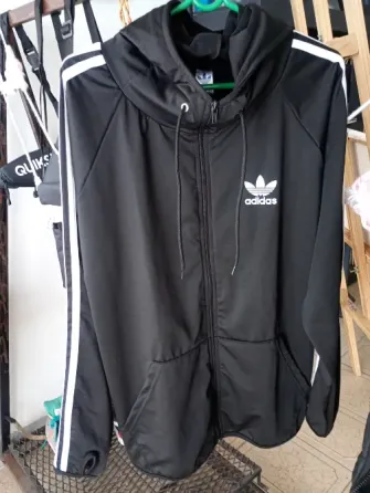 Campera deportiva unisex General San Martín