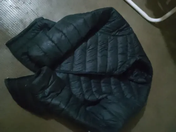 Campera rompeviento negra Posadas