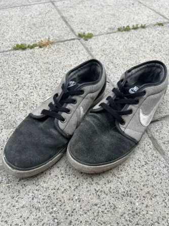 Varias zapatillas Lomas de Zamora
