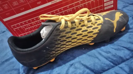 Botines fútbol pasto Puma San Telmo