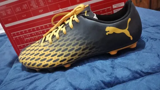 Botines fútbol pasto Puma San Telmo