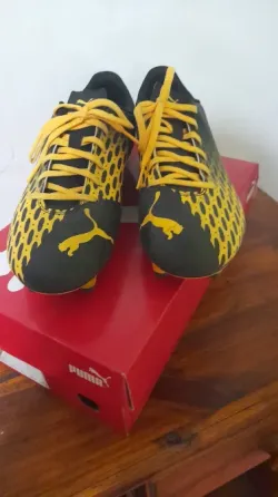 Botines fútbol pasto Puma San Telmo