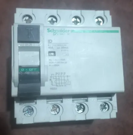 Disyuntor trifasico 40 amp Shcneider sin uso Almirante Brown