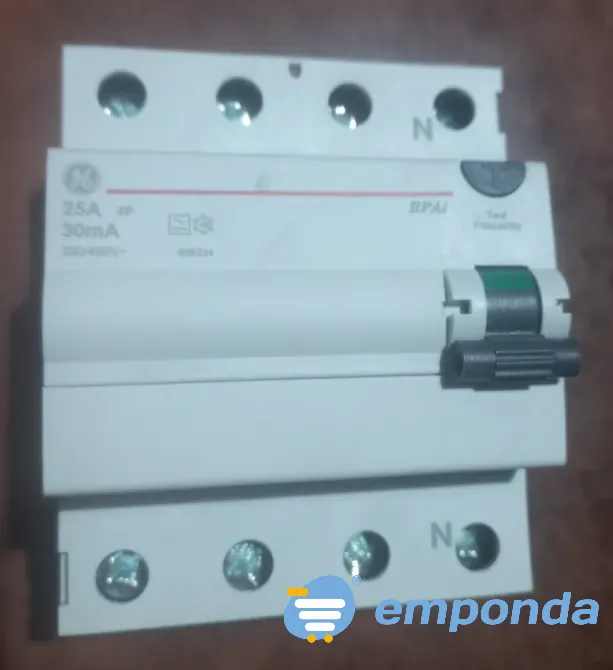 Disyuntor trifasico 25 amp . General Electric Almirante Brown - imagen 1