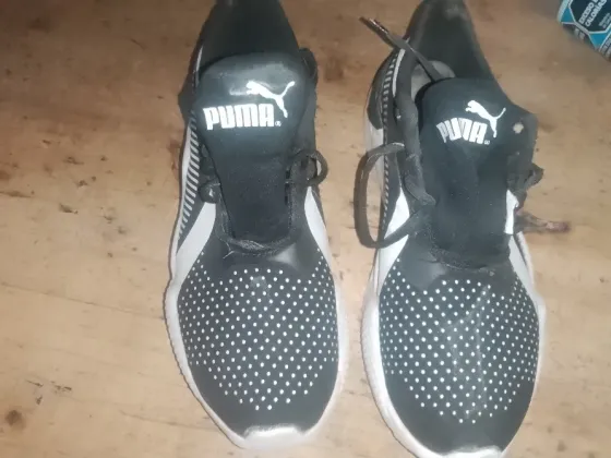 Zapatillas pumas blanco y negro La Rioja