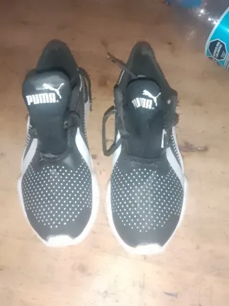 Zapatillas pumas blanco y negro La Rioja