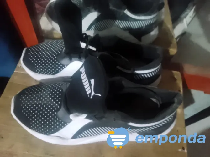 Zapatillas pumas blanco y negro La Rioja - imagen 3