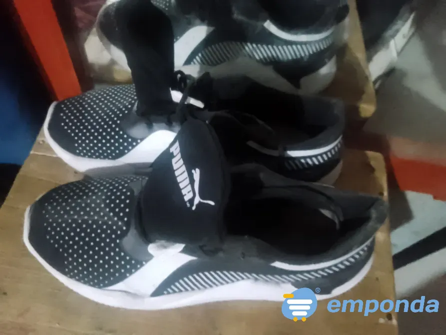 Zapatillas pumas blanco y negro La Rioja - imagen 3