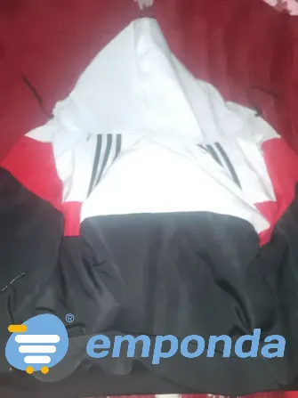 Campera color rojo negro y blanco La Rioja - imagen 2