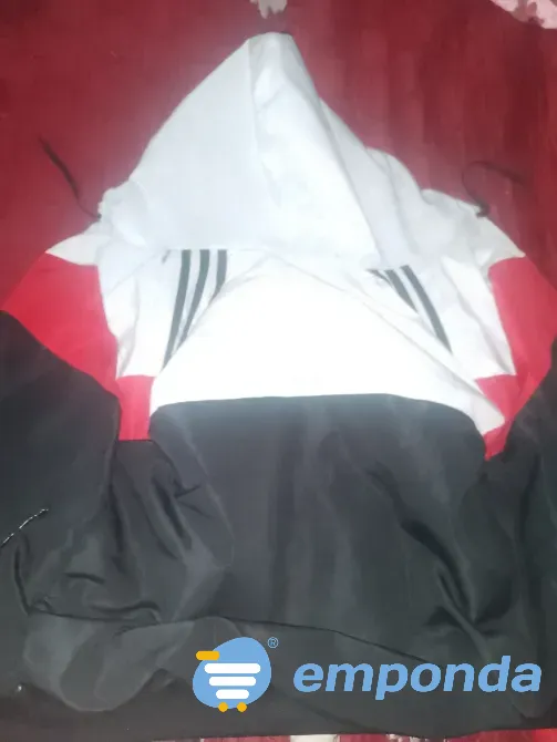 Campera color rojo negro y blanco La Rioja - imagen 2