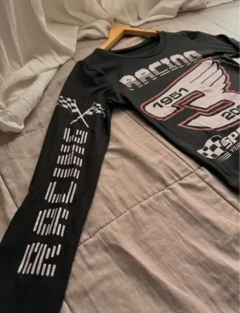 Remera manga larga José C. Paz