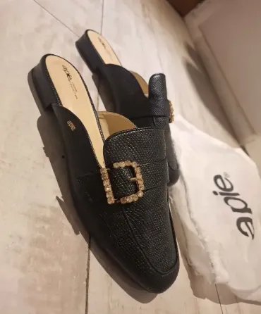Zapatos nuevos suecos Olivos