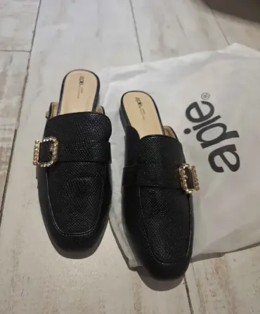 Zapatos nuevos suecos Olivos