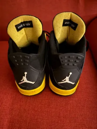 Zapatillas Jordan 4 Thunder Córdoba