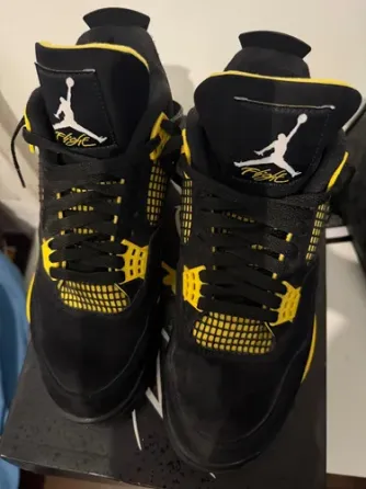 Zapatillas Jordan 4 Thunder Córdoba