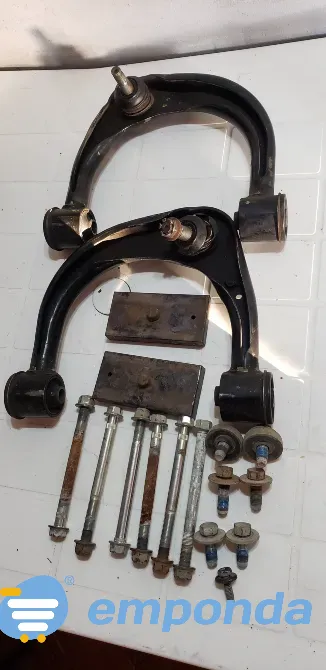 Parrilla suspensión superior toyota hilux Tigre - imagen 1