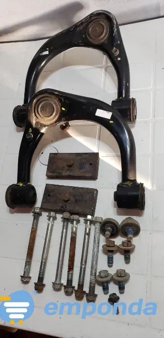 Parrilla suspensión superior toyota hilux Tigre - imagen 2