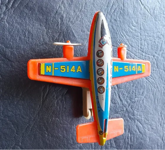 Juguete avioncito Tres de Febrero