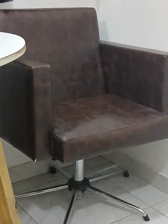 Sillón Marrón de cuero , cómodo y super accesible Villa Ballester