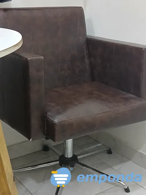 Sillón Marrón de cuero , cómodo y super accesible Villa Ballester - imagen 1