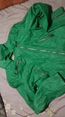 Campera de cuero verde Colegiales