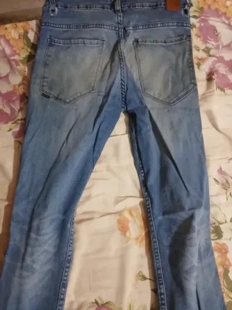 Jean moderno con agujero Formosa ciudad