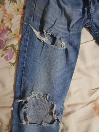 Jean moderno con agujero Formosa ciudad