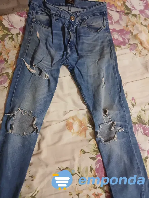 Jean moderno con agujero Formosa ciudad - imagen 3