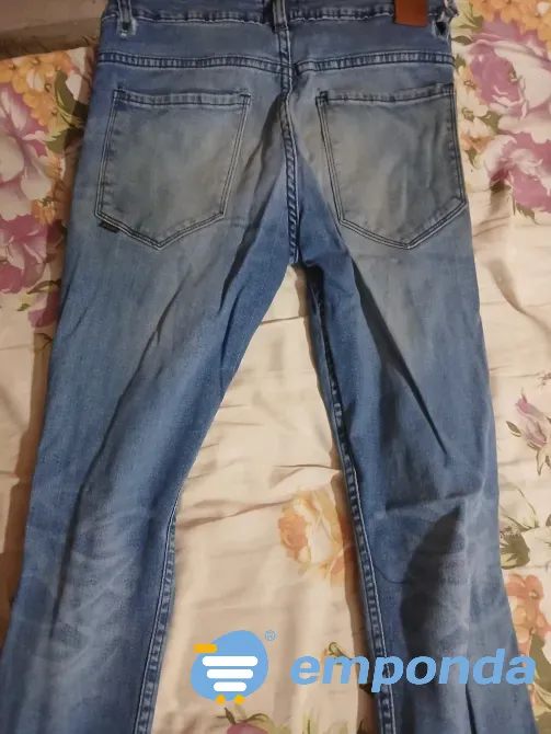 Jean moderno con agujero Formosa ciudad - imagen 2