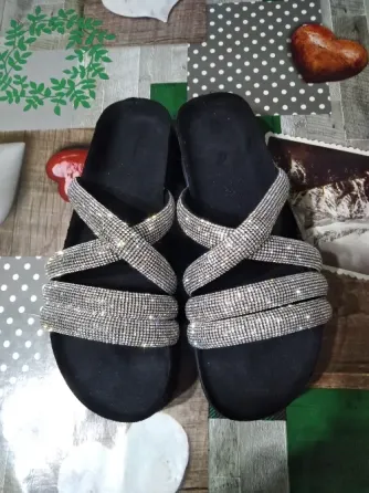 Sandalias importadas brillosas Morón