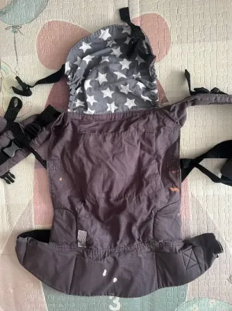 Portabebe Mochila estándar gris con estrellas blancas Caballito