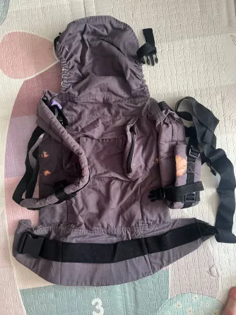 Portabebe Mochila estándar gris con estrellas blancas Caballito