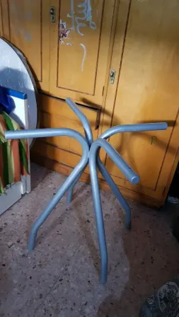 Mesa redonda de melamina, 1 metro de diámetro, patas de caño Villa Crespo