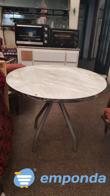 Mesa redonda de melamina, 1 metro de diámetro, patas de caño Villa Crespo - imagen 3