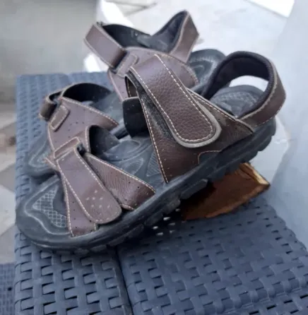 Sandalia Playera Hombre de Cuero abrojo ajustable Colegiales