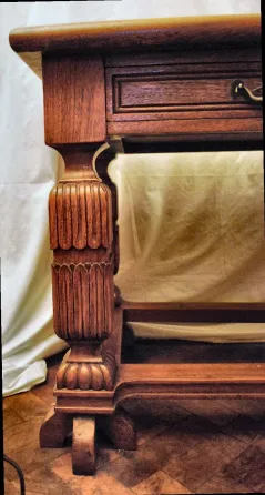 Mesa antigua de arrime en roble macizo tallado Colegiales