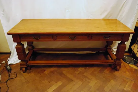 Mesa antigua de arrime en roble macizo tallado Colegiales