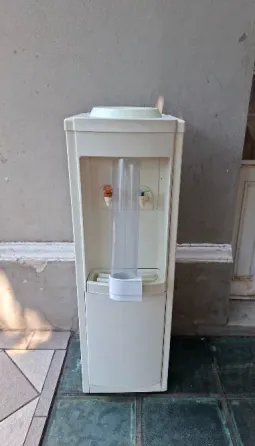 Dispenser de frío y calor Colegiales