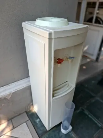Dispenser de frío y calor Colegiales