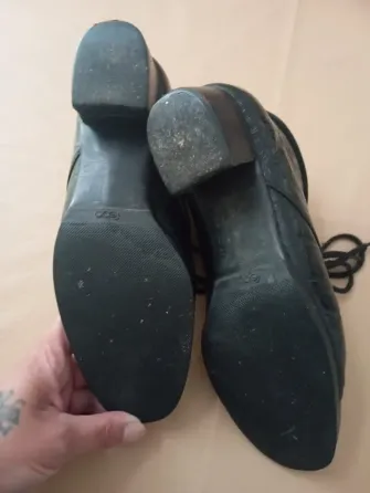 Botitas con cordon y taco Floresta