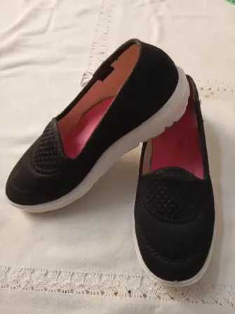 Zapatilla tipo alpargata, sin cordon. Super comodas Floresta