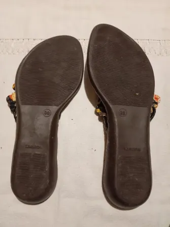 Ojotas con flores en tiras Floresta