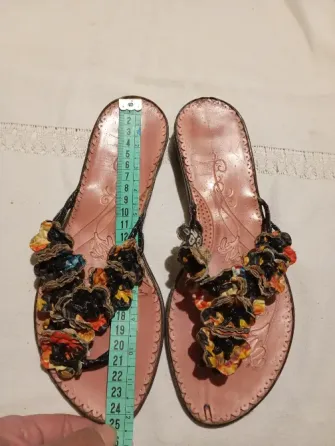 Ojotas con flores en tiras Floresta