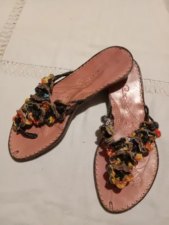 Ojotas con flores en tiras Floresta